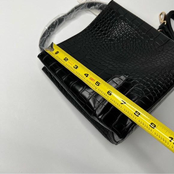 AOTA Elena Vegan Black Mock Croc Embossed Bucket Crossbody Bag Black NWT - Picture 14 of 16